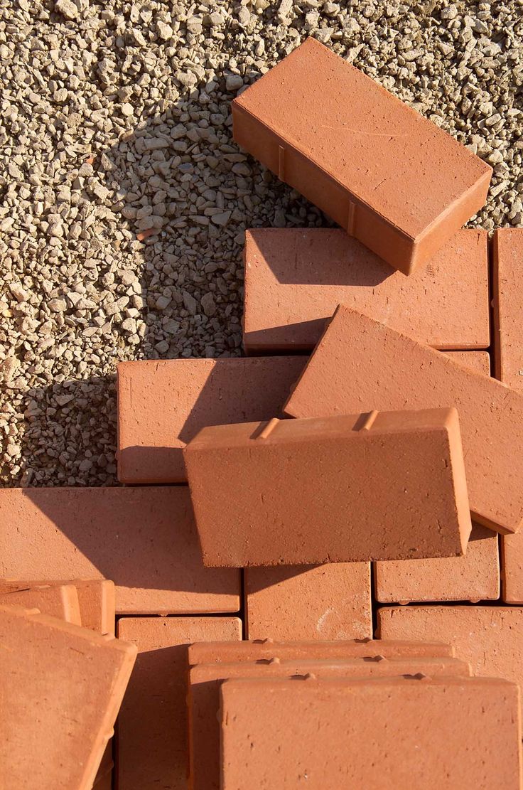 Bricks & concrete blocks